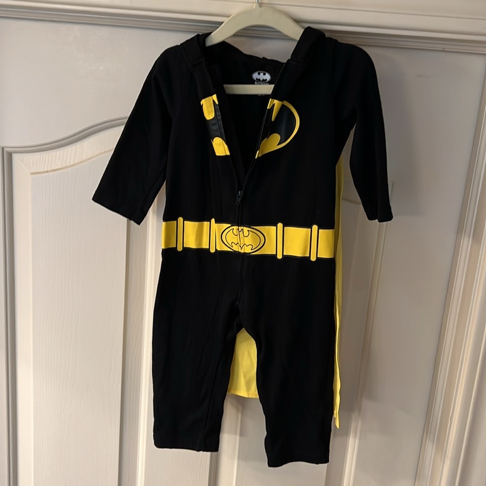 🦇 Batman zip up onesie with cape 🦇 - Picture 5 of 5